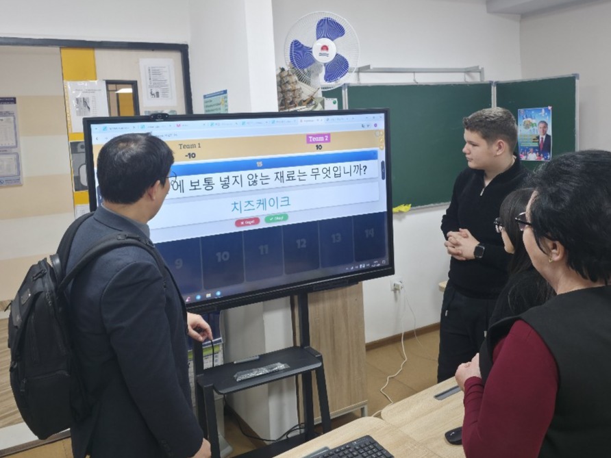 타슈켄트 158번 학교의 디지털 학습 여건 점검